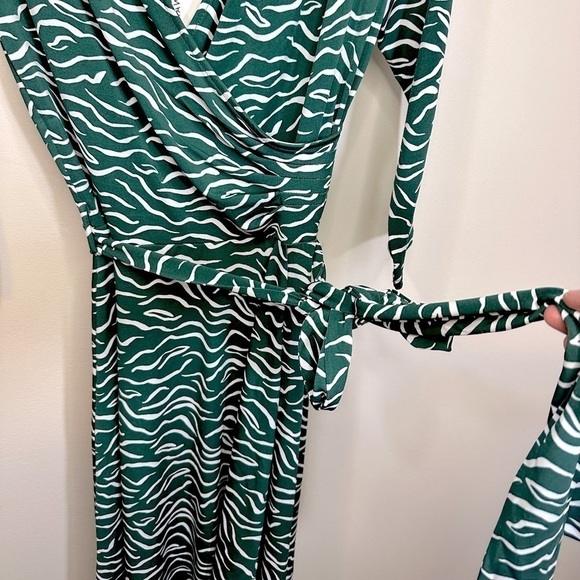 NWT 41 Hawthorn Women’s Belted Wrap Dress Green and White Print Size Small - Picture 4 of 14